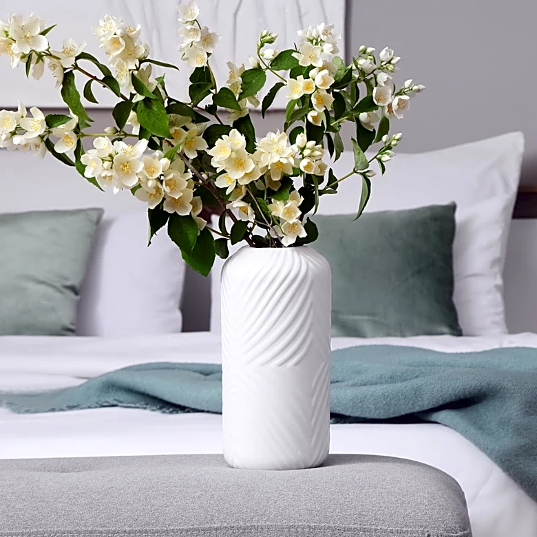 She Used Plastic Placemats To Make A Luxe Bedroom Bench With An Impressive DIY