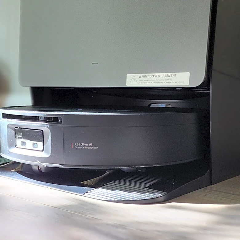 Saros 20 Flow Review: Roborock's Latest Robot Vacuum Is A Must-Have For Overworked Homeowners