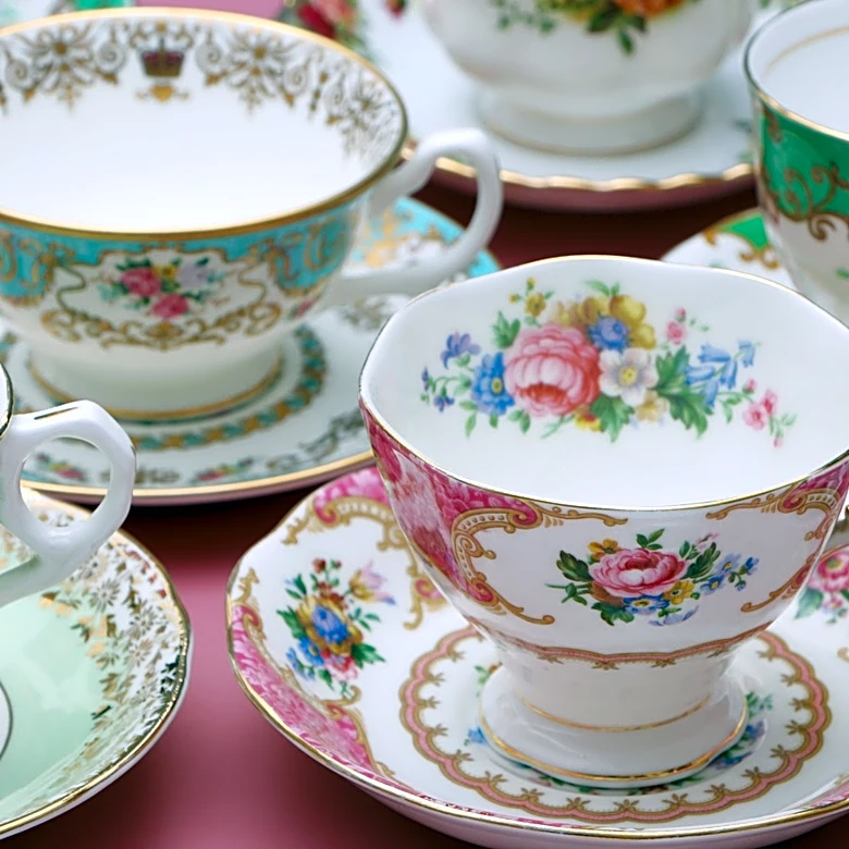 Use Old Tea Cups To Craft Floral Wall Art With An Impressive DIY
