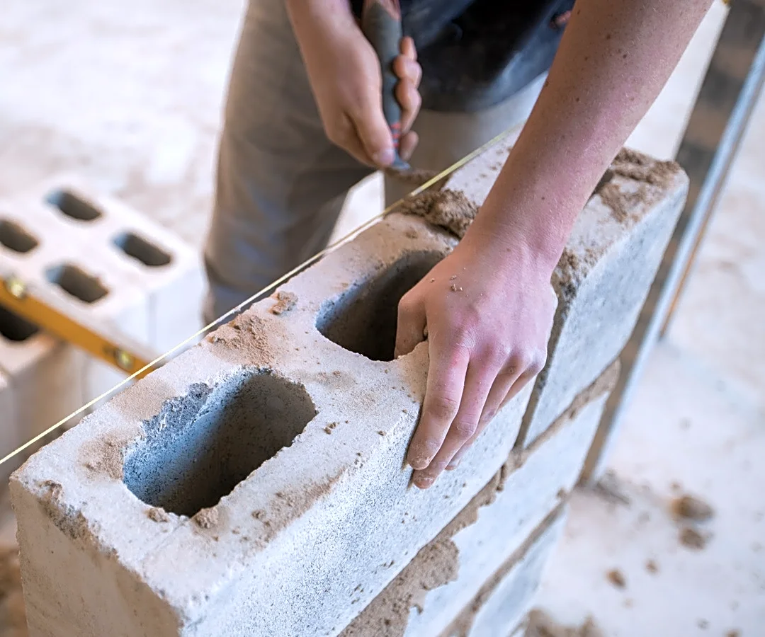 He Uses Concrete Blocks And Wood To Build A Simple And Durable TV Stand