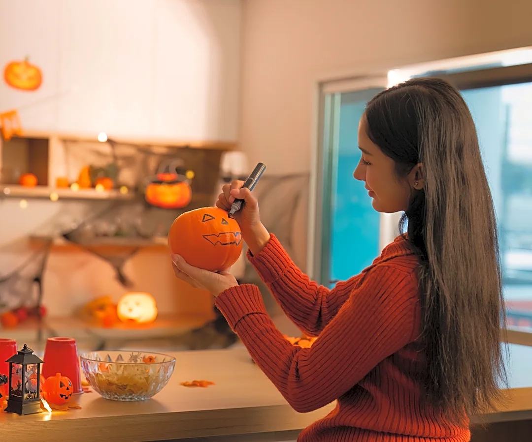 Everyone Owned It In The '80s — Now It's The Halloween Decor We Want For Spooky Collage Walls
