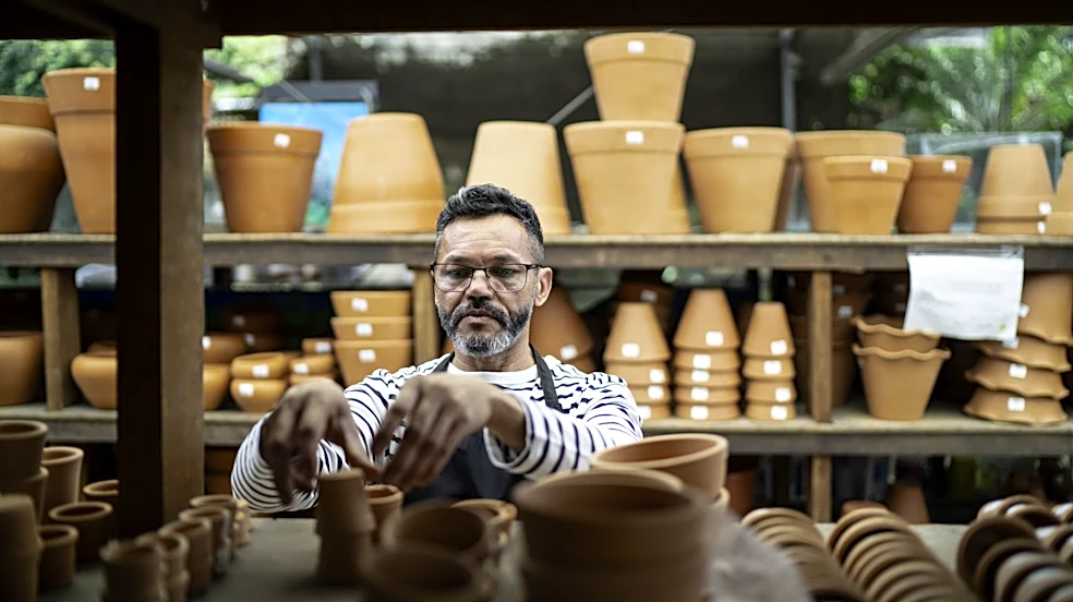 Keep Your Terracotta Pots To Make A Boho Hanging Planter For Indoor Faux Plants