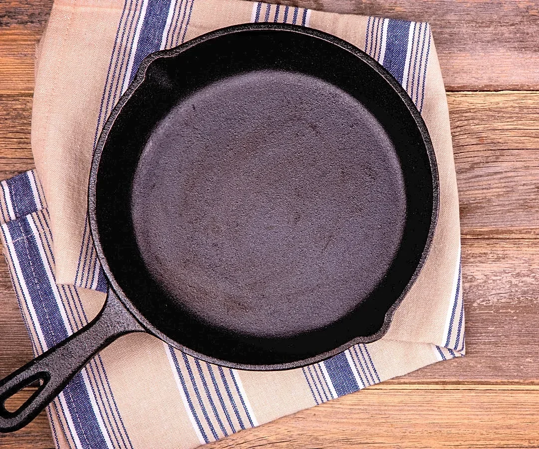Turn Old Frying Pans Into Cute, Kitschy Kitchen Decor