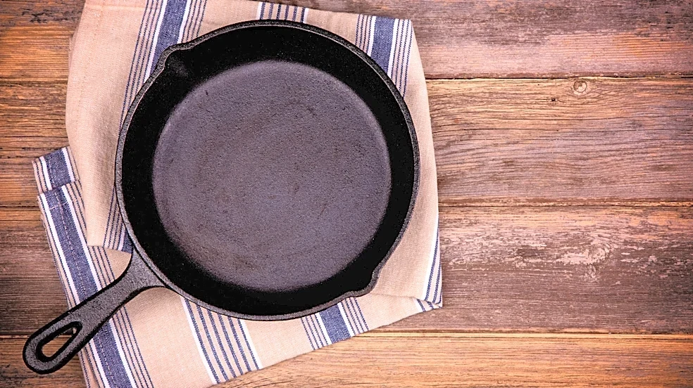 Turn Old Frying Pans Into Cute, Kitschy Kitchen Decor