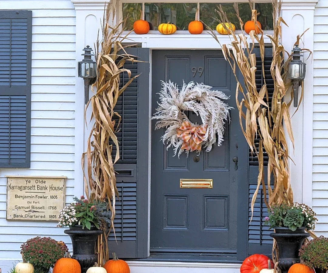 Skip The Fall Wreath: Frame Your Front Door With Cornstalks Instead