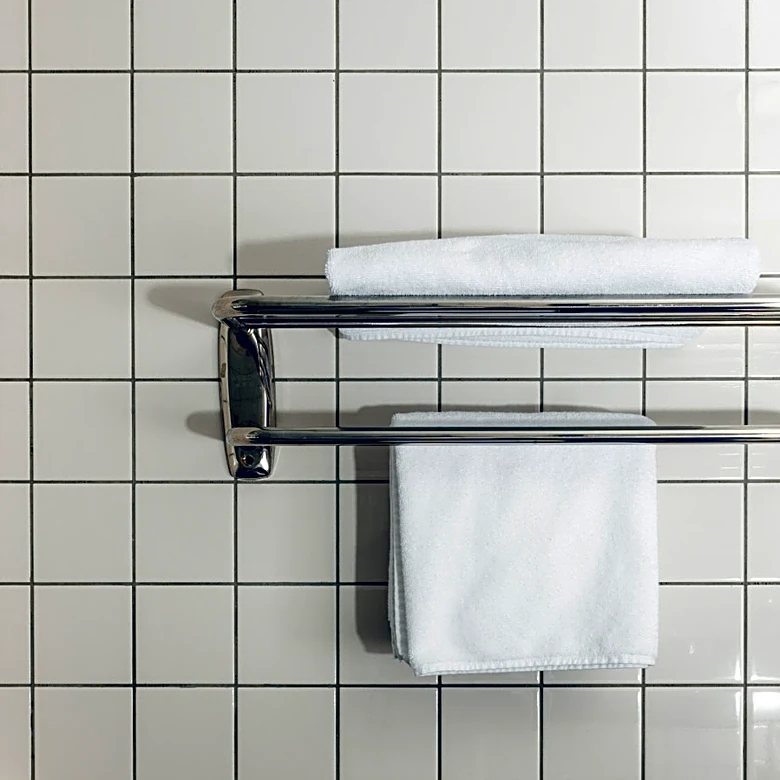 Ditch Your Old Towel Rack For A Renter-Friendly Modern Alternative From Amazon