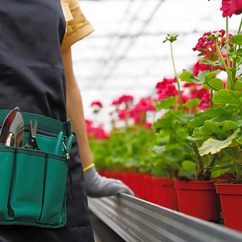 The Gardener's Toolbox Staple From Amazon Loved For Its 5-In-1 Handheld Design
