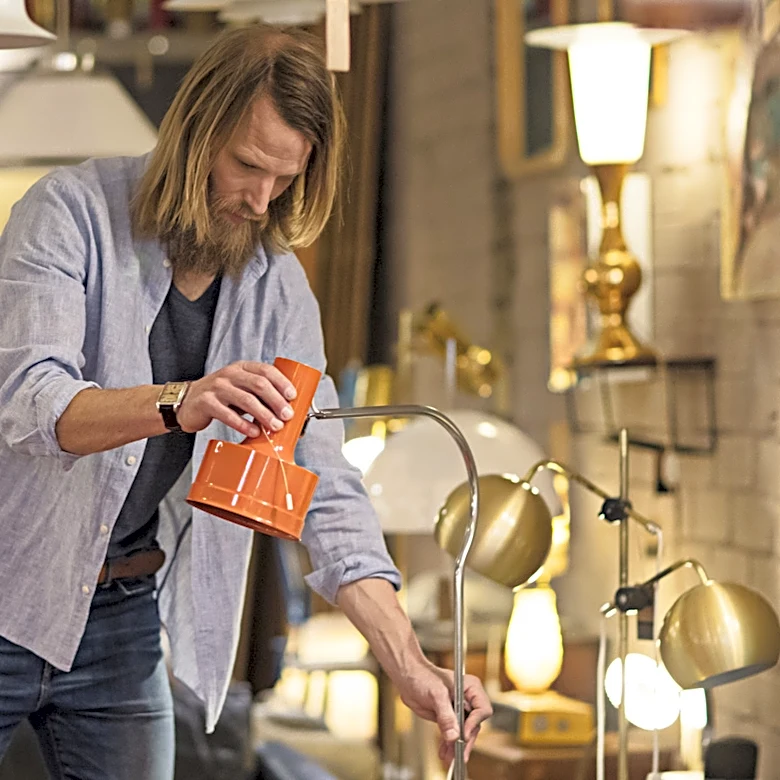 It Used To Be In Every Bank And Library: The Pricey Glass Lamp You Should Be So Lucky To Find