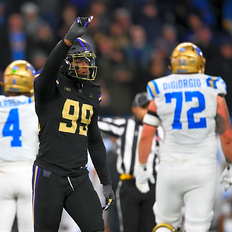 Disruptive pass rusher makes long-awaited return to Huskies practice