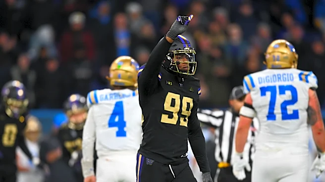 Disruptive pass rusher makes long-awaited return to Huskies practice