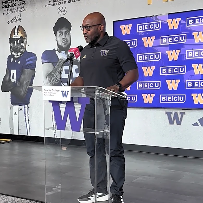 Washington football staff has high praise for young running back