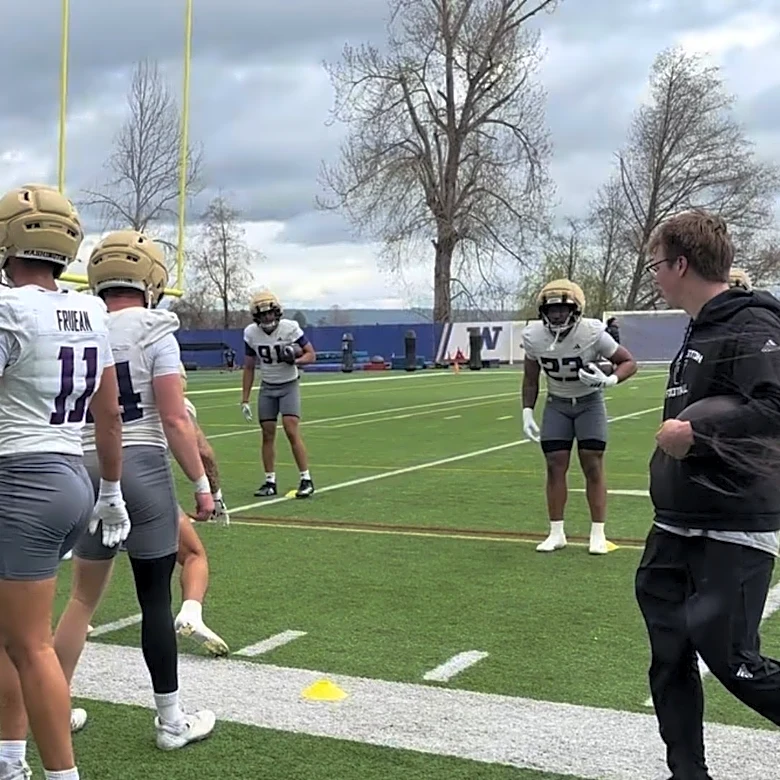 Washington Football Freshman Linebacker Turning Heads At Fall Camp