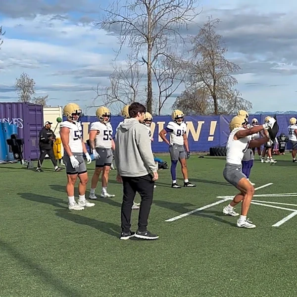 Washington OLB deserves Preseason Freshman All-America recognition