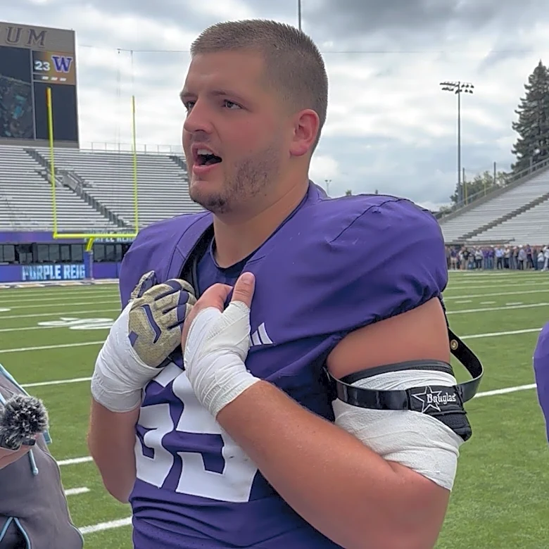 Kolt Dieterich getting comfortable at center for Washington football