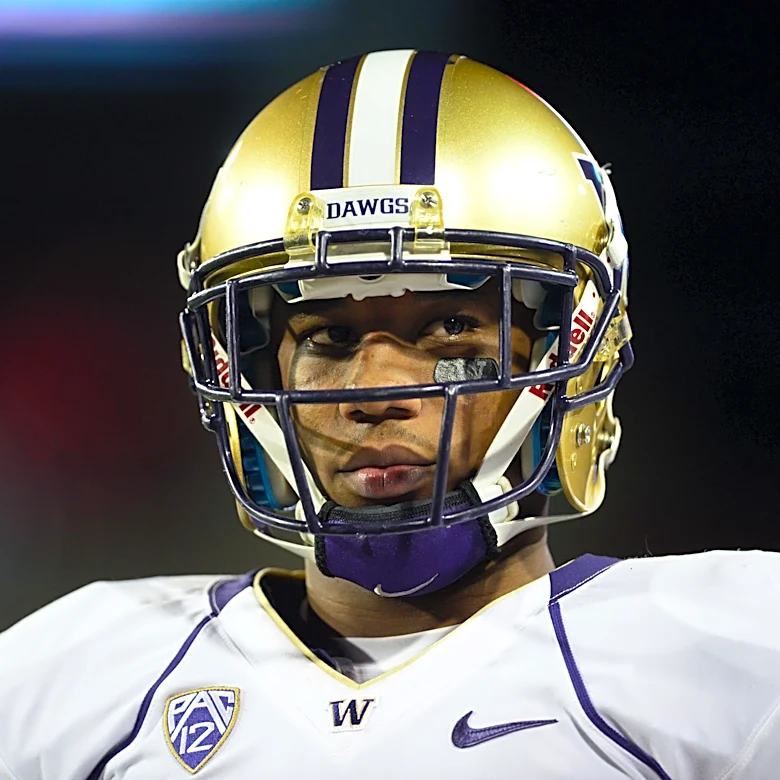 Former UW Football Star CB Returns After First Win as HS Head Coach