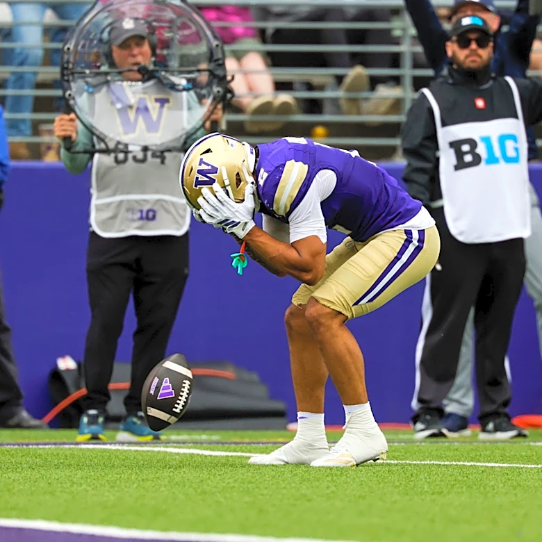 Washington offense sputters in sloppy 16-14 win over Utah State
