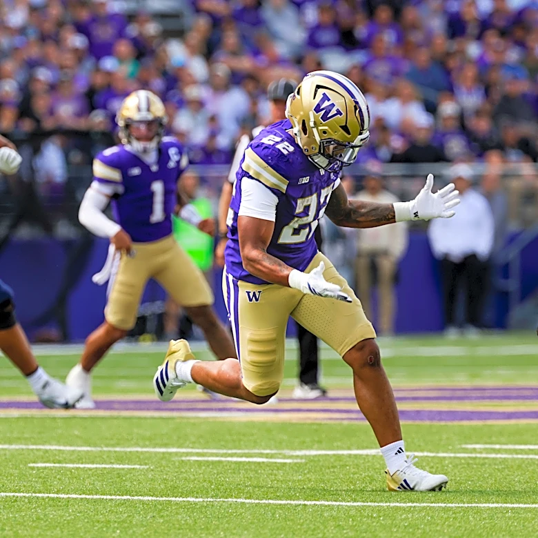 Washington Football Offense Struggles Early, Holds On to Beat Utah State