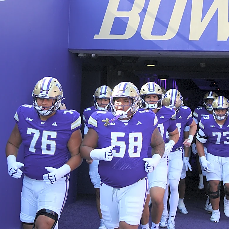 Washington football experimenting with offensive line rotation