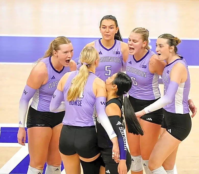 Washington women's volleyball breaks into top 25 after undefeated open