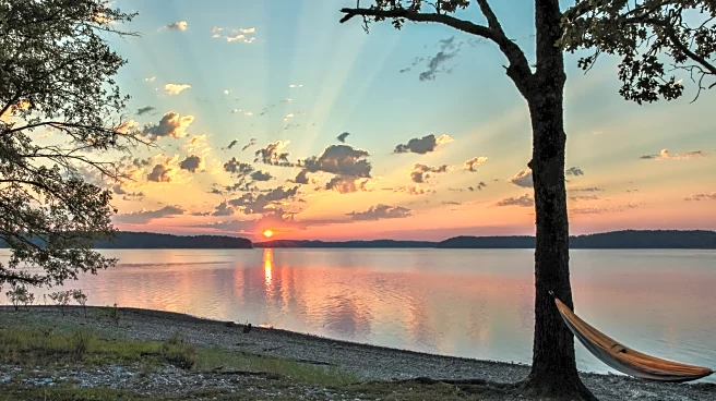 Arkansas' Largest Lake With Over 200 Islands Is A Postcard-Worthy Diving, Swimming, And Boating Paradise
