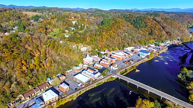 North Carolina's Artistic Riverside Town Is A Tiny Hidden Gem Packed With Shopping, Scenic Views, And History