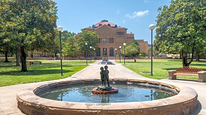 Illinois' Laidback College City Is A Family-Friendly Getaway With Lakeside Fun