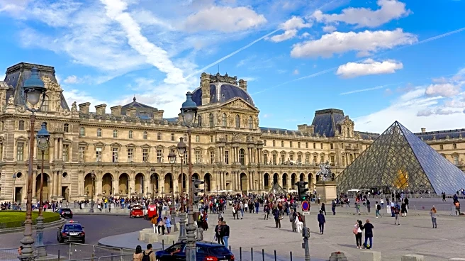 Rick Steves' Tip For Avoiding The Crowds When Visiting Tourist Attractions In France