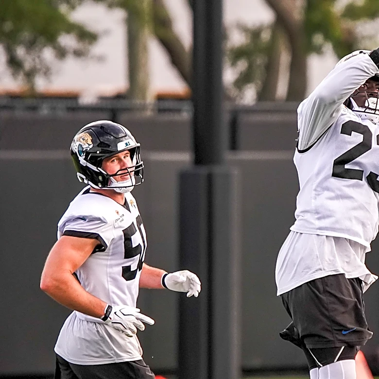 Foye Oluokun evaluates play of Jaguars' LB Branson Combs in training camp