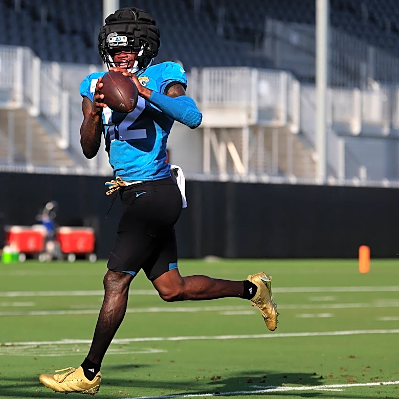 Travis Hunter makes sideline touchdown catch in joint practice v. Saints