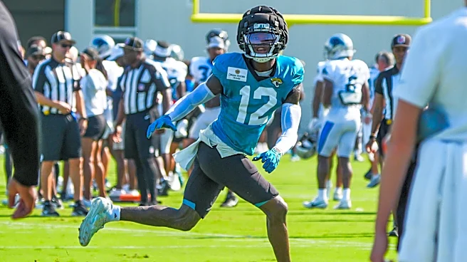 Travis Hunter makes a field goal at Jaguars' training camp practice