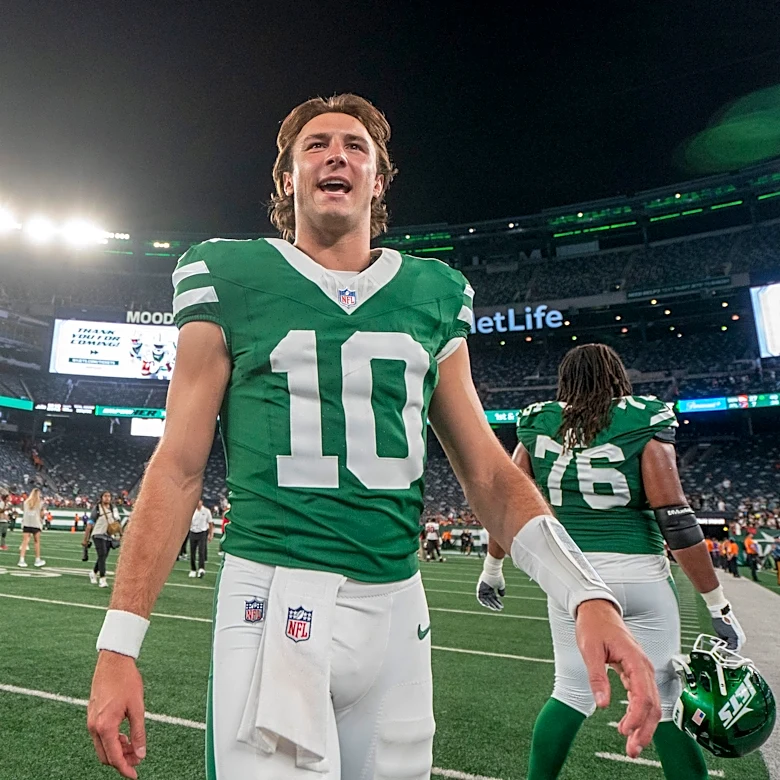 Jets' Cade Klubnik impresses vs. Bucs after surprise Geno Smith injury