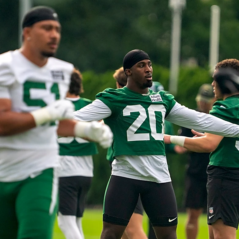 Aaron Glenn updates Breece Hall injury at Jets practice