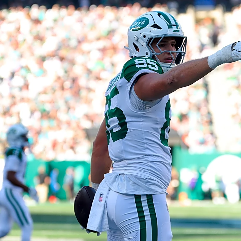 PFF: 5 highest-graded Jets players on offense in Week 7 vs. Dolphins