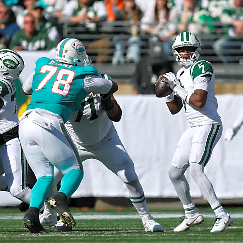 Where does PFF rank Jets' Geno Smith among every starting QB in NFL?