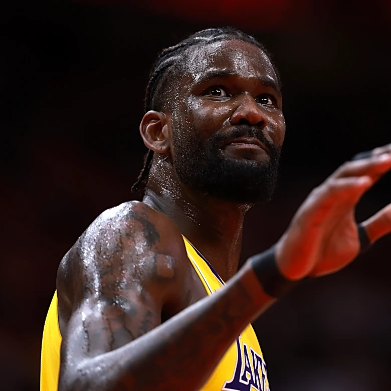 Shaq says former Lakers center Deandre Ayton 'didn't do anything'