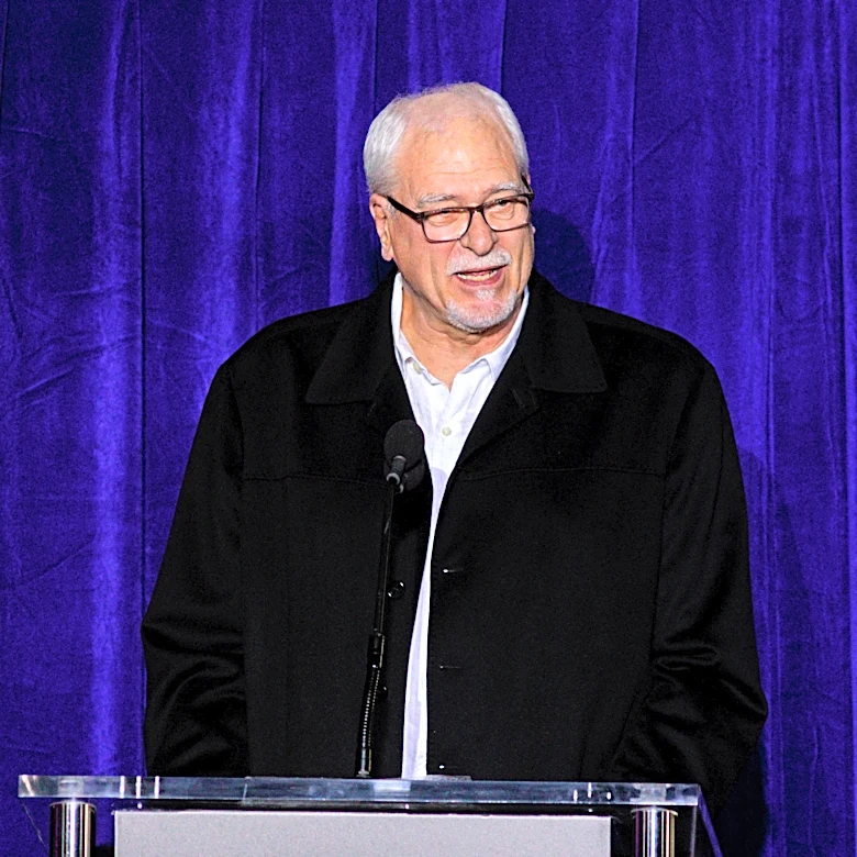 Lakers will honor Phil Jackson with a statue this coming season