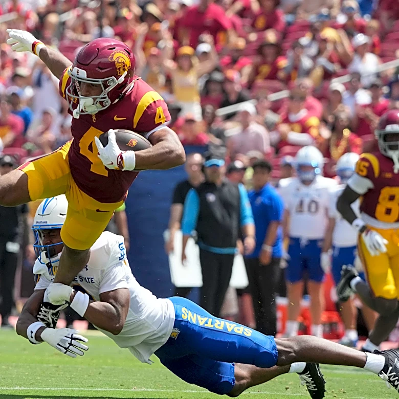 Texas WR's younger brother shines in college debut