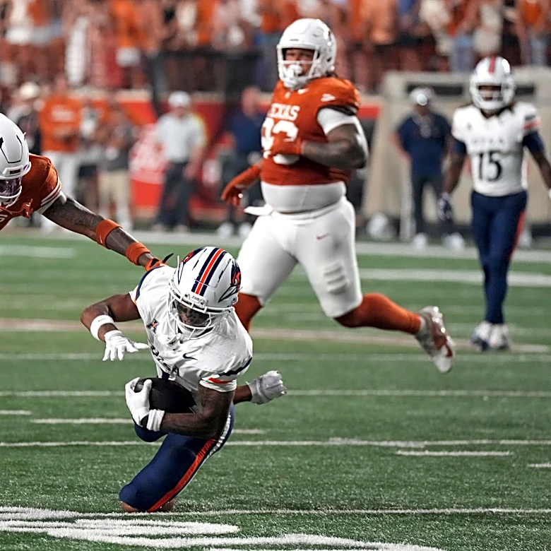 Texas Longhorns Grades: Defense earn As, Manning gets C- in UTSA win