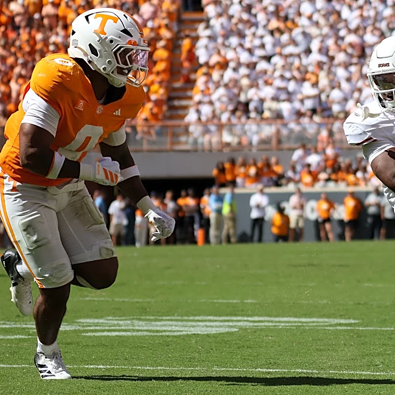 Longhorns of the Week: Brown, Simmons, Muschamp shine vs. Tennessee