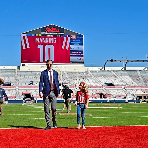 Who will Uncle Eli Manning root for when nephew Arch plays alma mater?