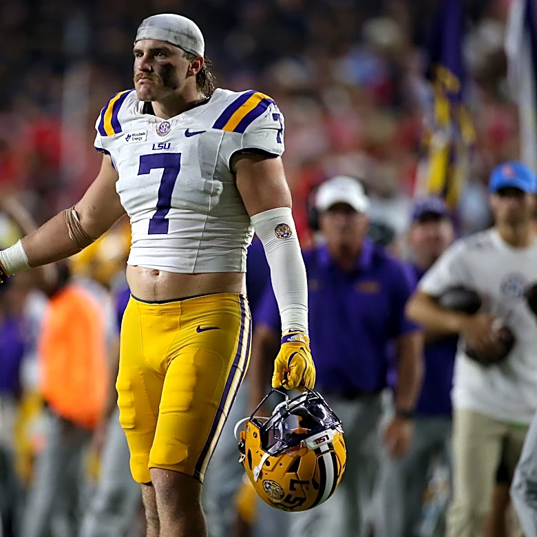 LSU linebacker Whit Weeks fractures leg, recovery time unclear