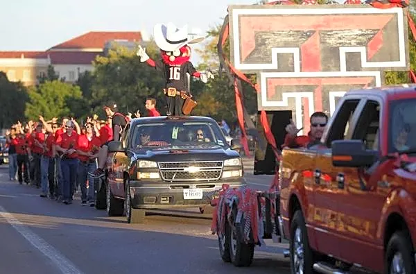 Texas Tech unveils Homecoming Court, winners announced at football game