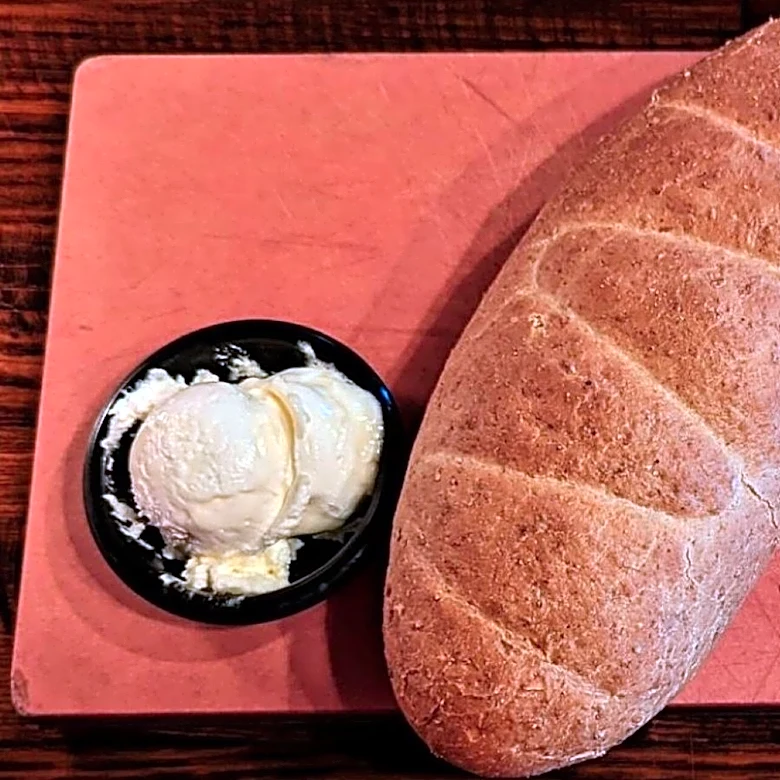 If You Like LongHorn Steakhouse's Bread, You'll Love It With One Simple Request