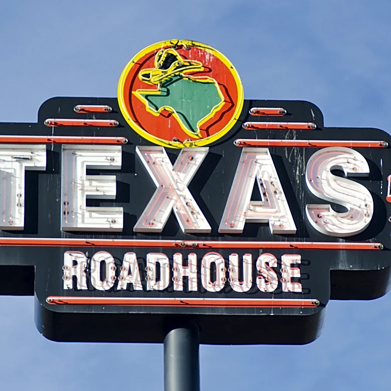 All The Classic (And Sometimes Weird) Texas Roadhouse Traditions, Explained