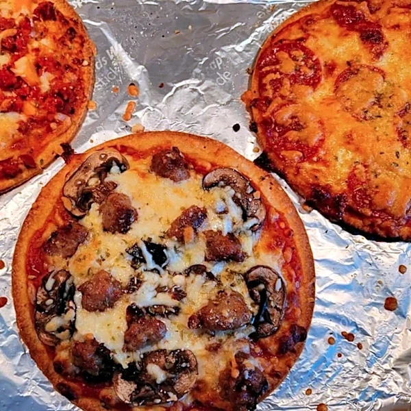 What Brands Are Behind Aldi's Famous Mama Cozzi's Pizza?