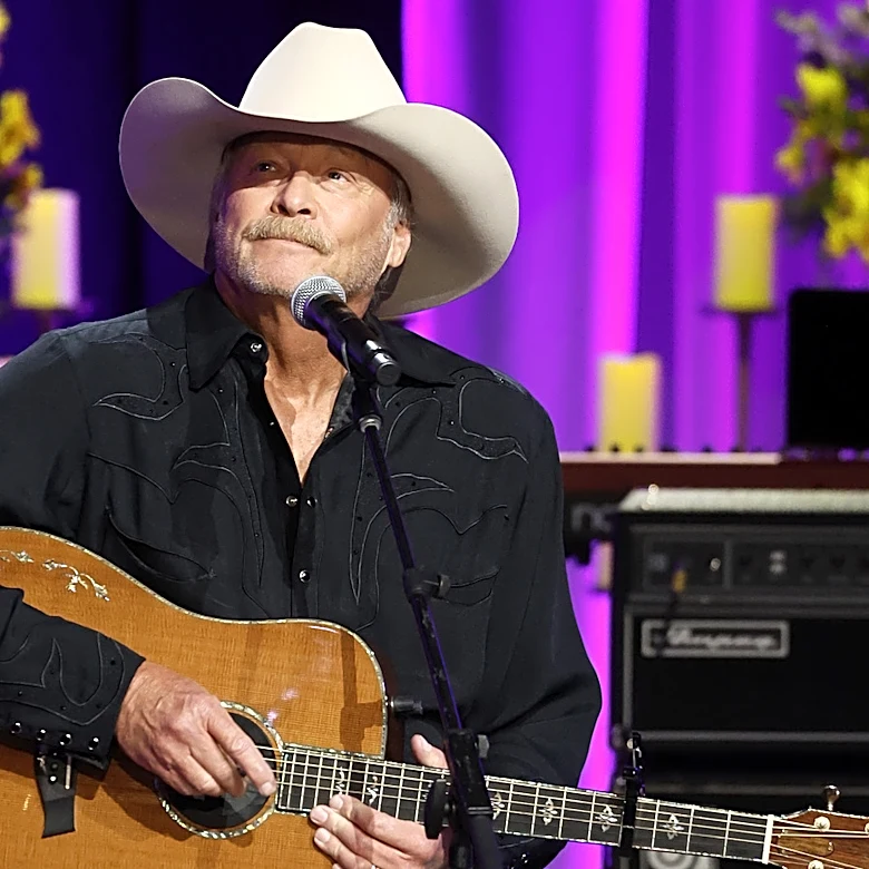 Alan Jackson's Go-To 3-Ingredient Sandwich Is The Perfect Summer Bite