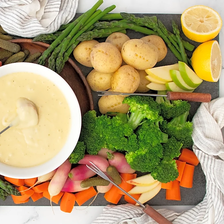 Easy 3-Cheese Swiss Fondue Recipe