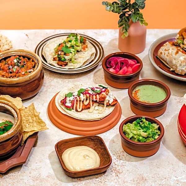 4 Traditional Rules Americans Often Break When Dining In Mexico