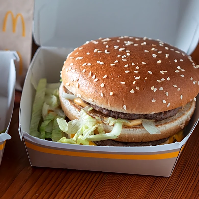 The Burger-Building Rule McDonald's Employees Have To Follow