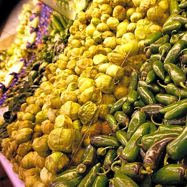 3 Tips To Identify The Spiciest Jalapeños At The Grocery Store